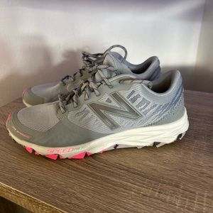 New Balance Women’s 690v2 Speed Ride All Terrain Size 9 WT690RG2 Gray‎ And Pink